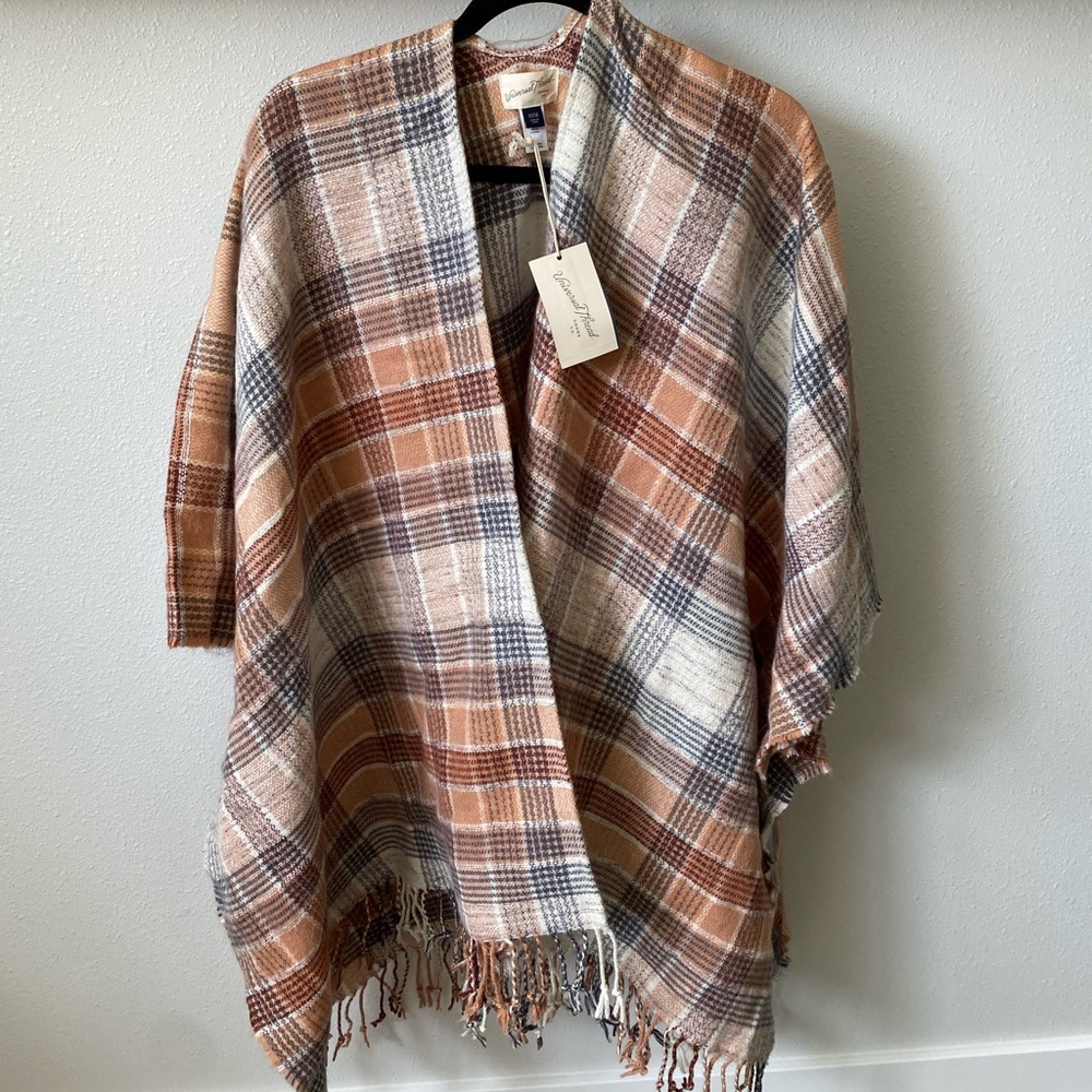 NEW WITH TAGS WOMENS PONCHO ONE SIZE